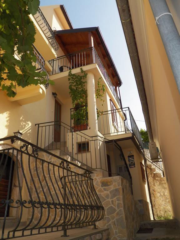 Apartment & Room Antonio Vrbnik Exterior photo