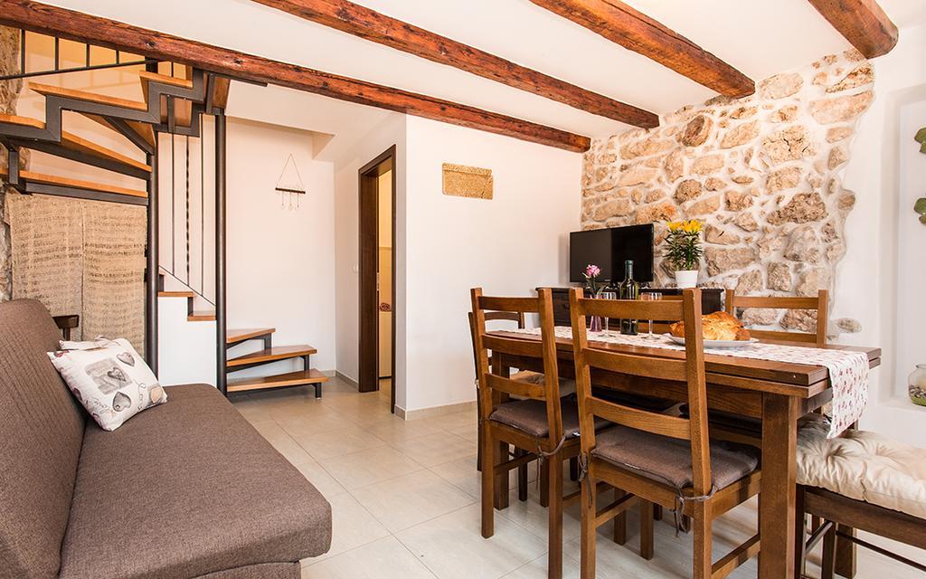 Apartment & Room Antonio Vrbnik Exterior photo